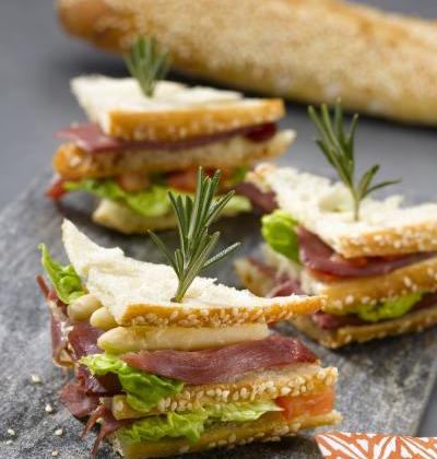 Mini clubs-sandwichs au magret fumé - Retrodor