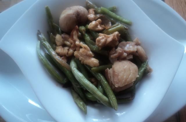 Poêlée d' haricots verts aux châtaignes et noix - Photo par tsarin