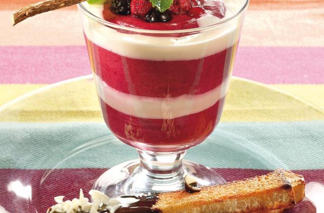 Crème de fruits rouges à la réglisse, mouillettes de chocolat - Photo par Toupargel