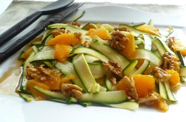 Salade de courgettes aux noix et à l'orange - Le cri de la courgette...