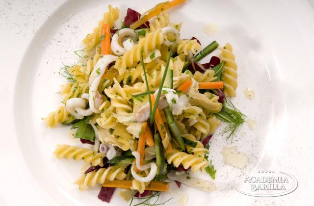 Salade de Fusilli aux légumes et encornets - Barilla