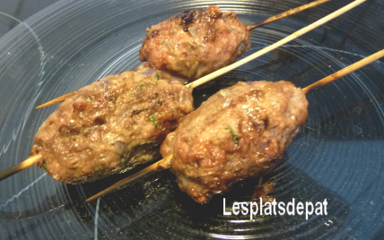Brochettes de boulettes - Photo par Lesplatsdepat