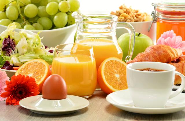 Petit-déjeuner complet - Photo par domingHm