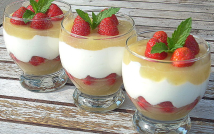 Verrine pommes fraises - Photo par La soupe à la citrouille