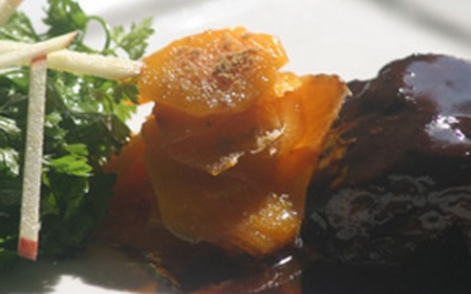 Joue de veau braisée au vin de Bordeaux et carottes confites - Photo par AAPrA