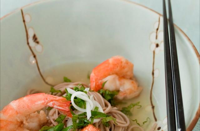 Nouilles Soba au dashi et tempura de crevettes - Photo par ademay