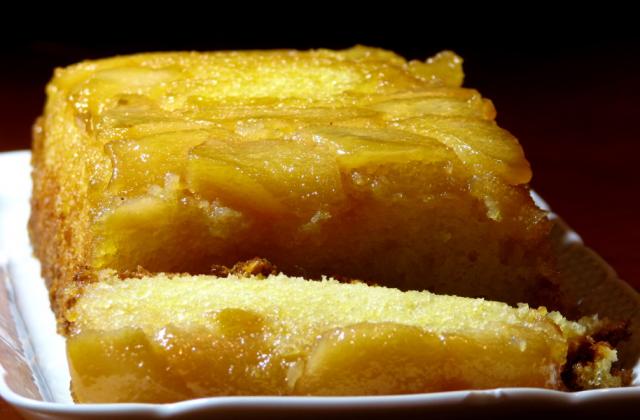 Cake aux poires caramélisées à l'érable - l&#39;Amoureuse des desserts