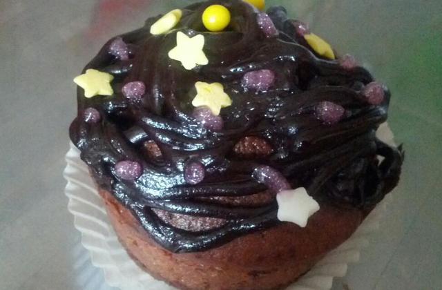 Muffins au chocolat et vermicelle coloré - Photo par claritF