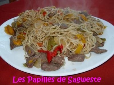 Nouilles sautées au bœuf poivrons coco - Photo par sagweste