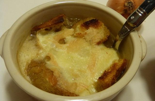 Soupe gratinée à l'oignon et au Munster - Photo par Carmen