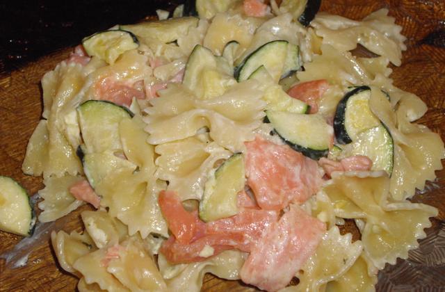 Farfalles saumon et courgettes - Photo par capucin51