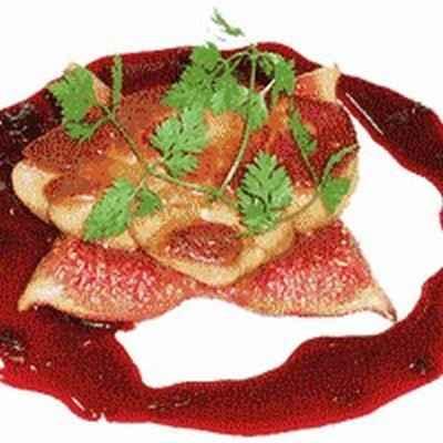 Foie gras de canard poêlé aux figues,miroir de cassis et son miel de fleurs - Photo par 750g
