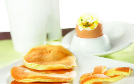 Blinis au Comté, œufs à la coque - Comté