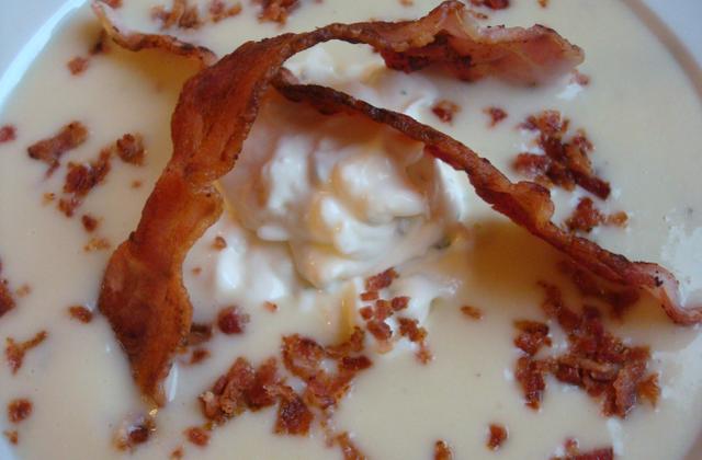 Velouté de cocos de paimpol, lard et Boursin cuisine, échalotes et ciboulette - Photo par notlou
