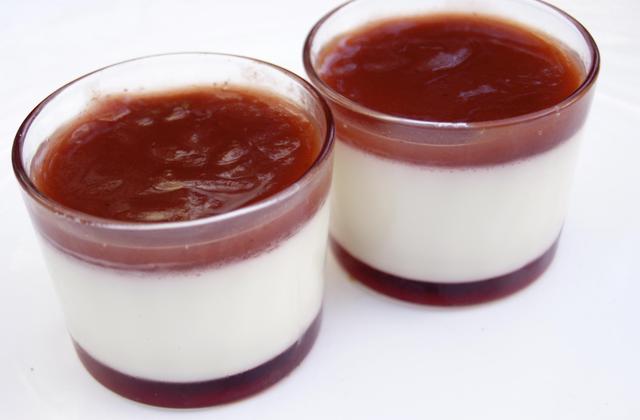 Panna cotta au coulis de fraises - Photo par La ptite cuisine de Pauline