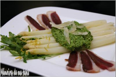 Asperges au pesto de roquette aux pistaches - Photo par blogsl