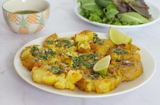 Pommes de terre tapées, sauce chimichurri - Photo par 750g