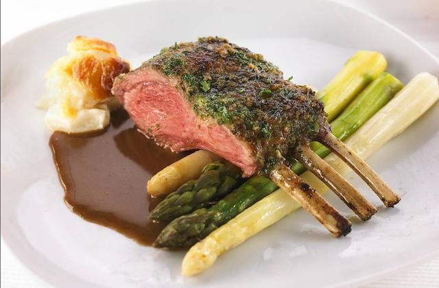 Côtes d'agneau aux asperges - Photo par Maggi