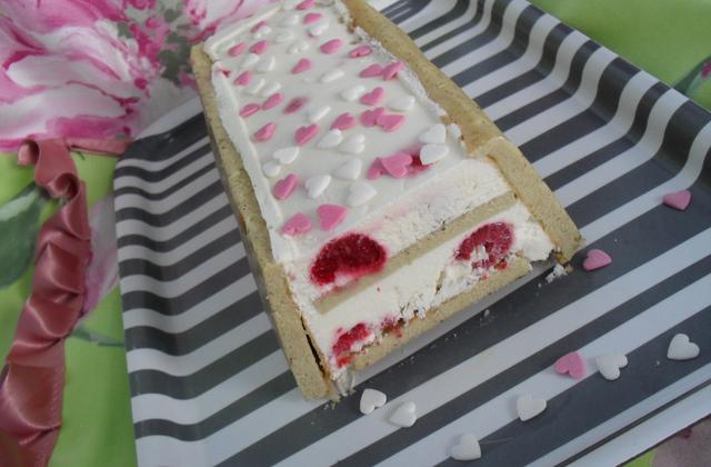 Cake glacé pistache framboise vanille - juwayr