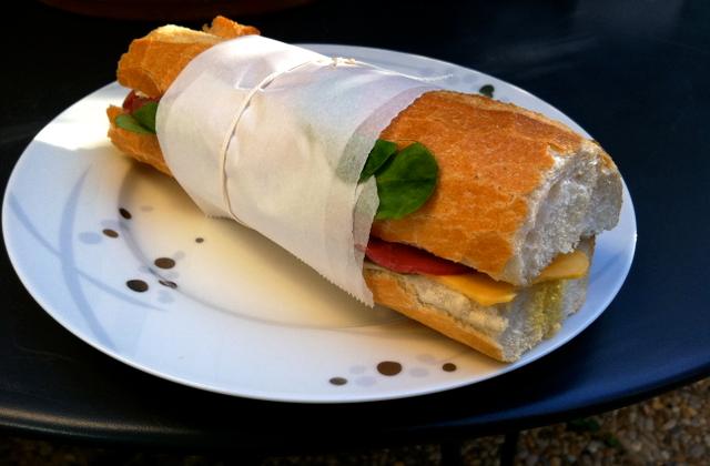 Sandwich au bœuf et à la moutarde - Photo par Namuelle