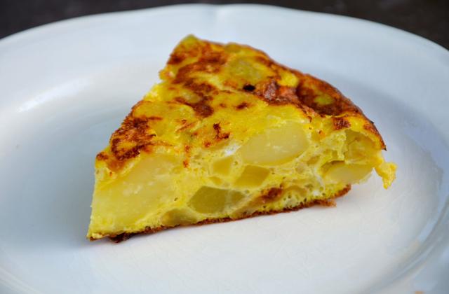 Tortilla aux patates et oignons - Photo par ptitecC