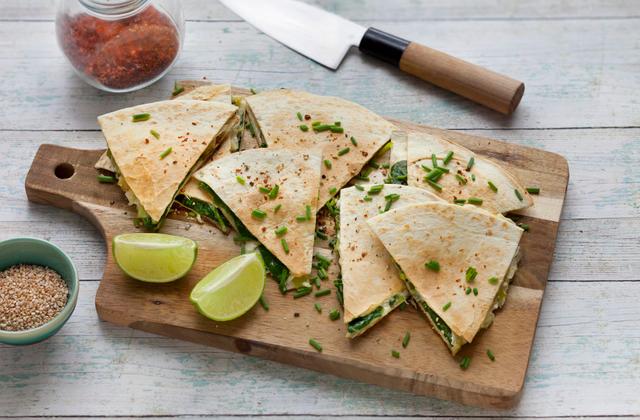 Quesadillas aux pousses d'épinard, oignons et feta - Photo par Old El Paso