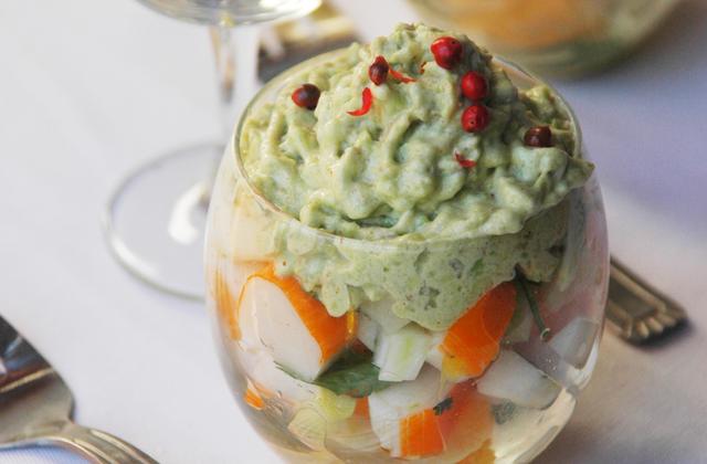 Tartare de bâtonnets au Saumon Fumé Coraya aux agrumes et sa chantilly d'avocat - Photo par Coraya