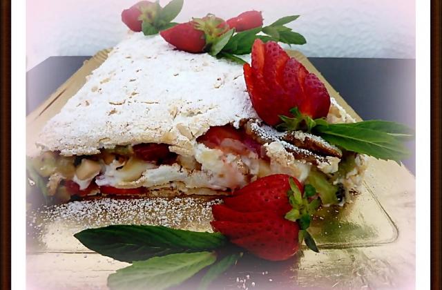 Biscuit meringué fraises, kiwis, lemon curd, chantilly - Photo par nicole4X