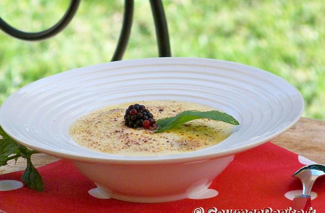 Gratin poires-mûres et sabayon à l'eau de vie de Poire Williams - Photo par Gourmandenise