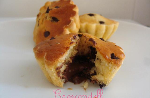 Mandises, alias Muffins aux pépites de chocolat fourrés au Nutella - Photo par crescendoll