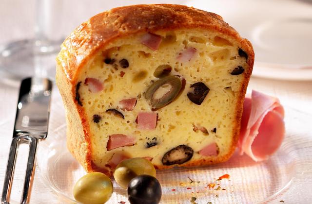 Cake jambon, olives et Camembert le Rustique - Photo par 750g