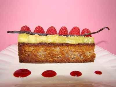 Tartelette framboises et rhubarbe vanillée, sur une crème de coco - Sandrine Baumann