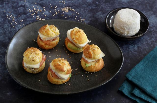 Choux salés au saumon et au Crottin de Chavignol AOP - Photo par Silvia Santucci