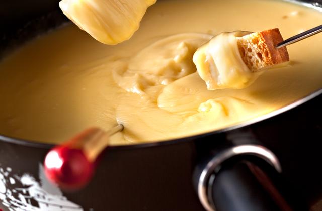 Fondue Moitié-Moitié - Photo par Les fromages de Suisse