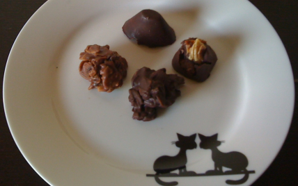 Chocolats aux amandes caramélisées maison et au piment d'espelette - Photo par coulhon