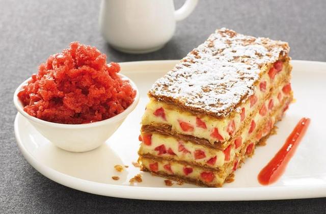 Millefeuille vanille bourbon, granité à la fraise - Photo par Mon dessert de fraises Andros
