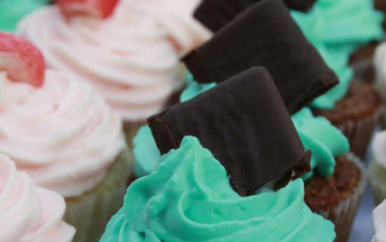 Cupcakes mascarpone chocolat et sauce à la menthe - Photo par la cuisine caro