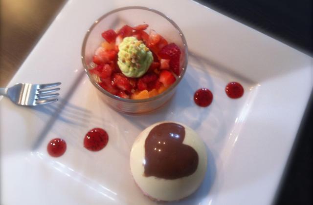 Dôme chocolat blanc à la mousse de framboise - Photo par jeba05
