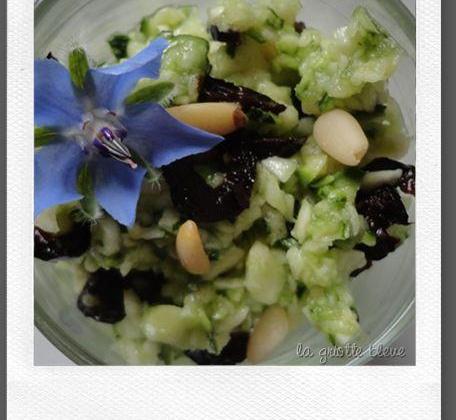 Salade de courgette aux olives, parmesan et fleur de bourrache - lagrio