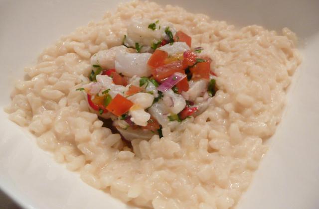 Ceviche de mérou et cabillaud à l'orange et aux piments sur risotto au romarin - Photo par el pollo