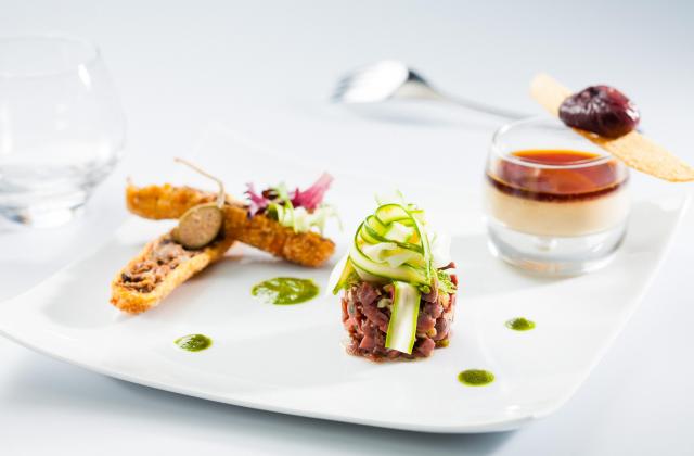 Croustillant de confit de canard, panacotta de foie gras, tartare aux 2 magrets - Photo par sbcomm