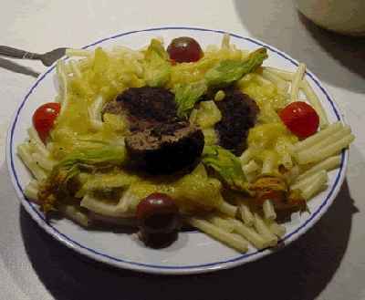 Macaronis à la sauce de tomates jaunes - Photo par kcarme