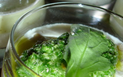 Verrine apéritive, chèvre et pesto de roquette - Photo par Anaïck