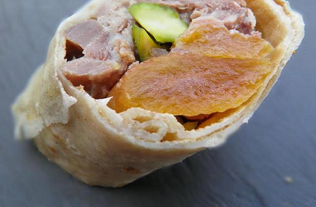 Bouchées "coin-coin": Roulés de confit de canard en crêpe de pain d'épice, gourmandises sucré-salées - celiep