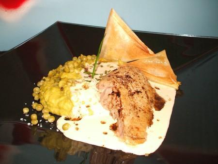 Canard accompagné de samoussas et de sauce foie gras avec une fine purée de petits pois ! Pour 5 - Photo par Recette de Benzo