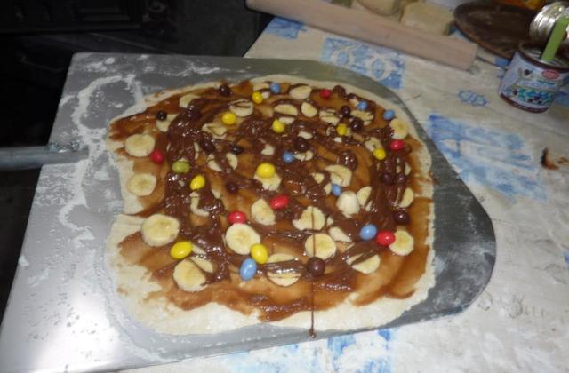 Pizza sucrée marron et chocolat - Photo par virginUaS