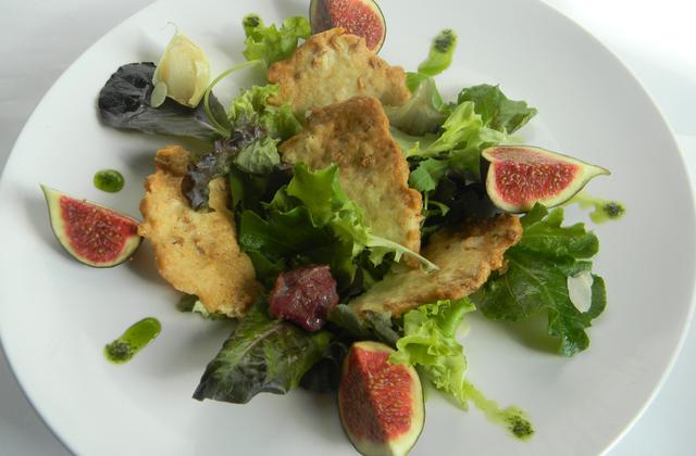 Nougatines d'ail de Lomagne et amandes, salade mesclun gésiers, figues - Photo par sophie