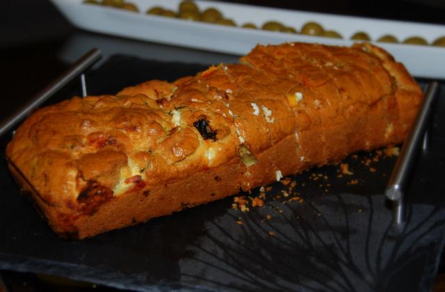 Cake à la feta et tomates confites - Photo par Papa Bosse et Maman Cuit