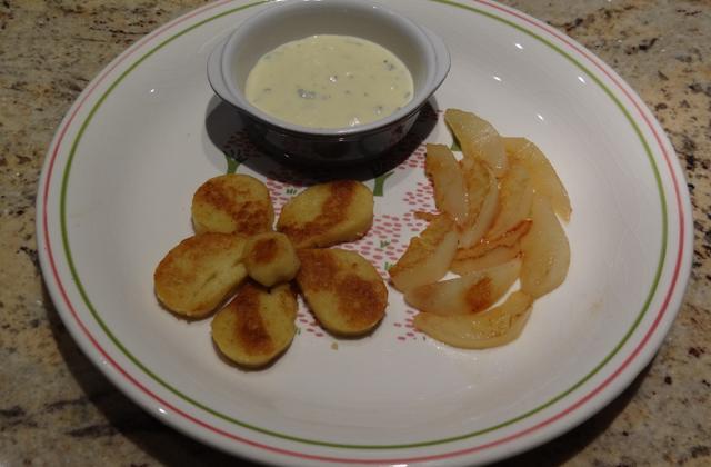 Rondelles de quenelles sauce roquefort et poires - Photo par gardonspb0