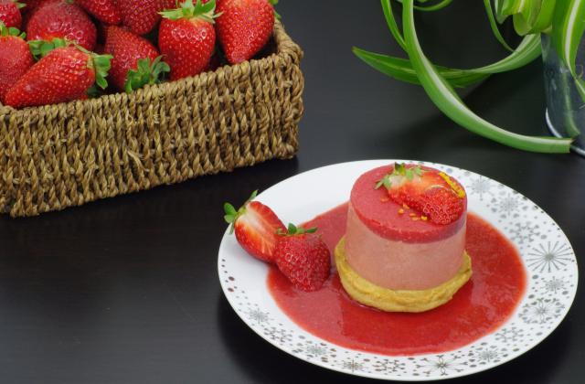 Entremets fraise cardamome et sa soupe de fraises - Photo par elisedr